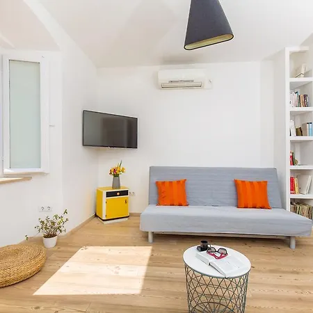 & Joy Gostinjska kuća 4*